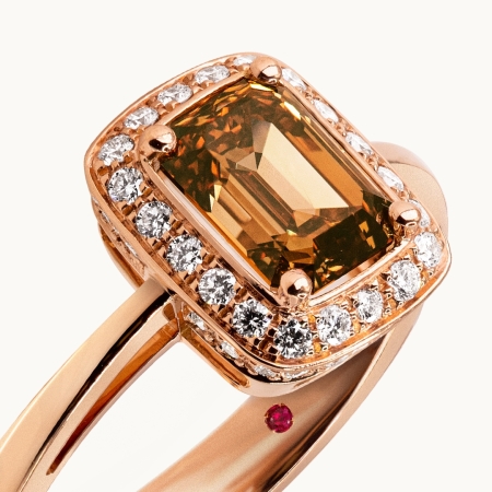 Unazë Fejese me Diamant me Ngjyrë, prerje Emerald