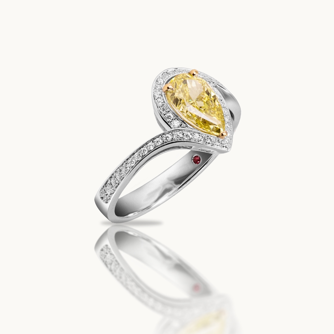 Unazë Fejese me Diamant me Ngjyrë, Prerje Pear