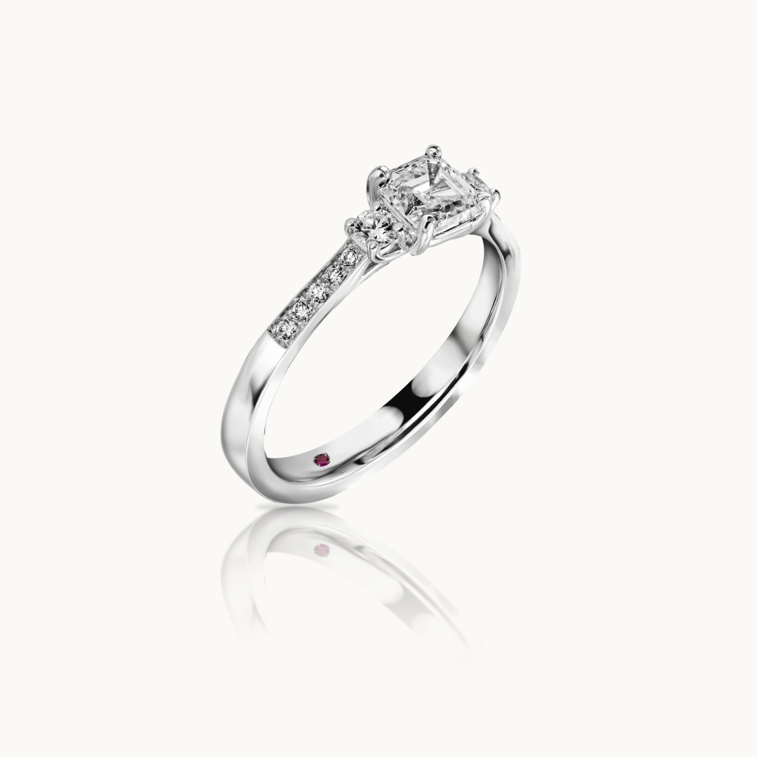 Unazë Fejese me Diamant Asscher