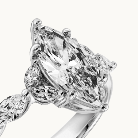 Unazë Fejese me Diamant Marquise