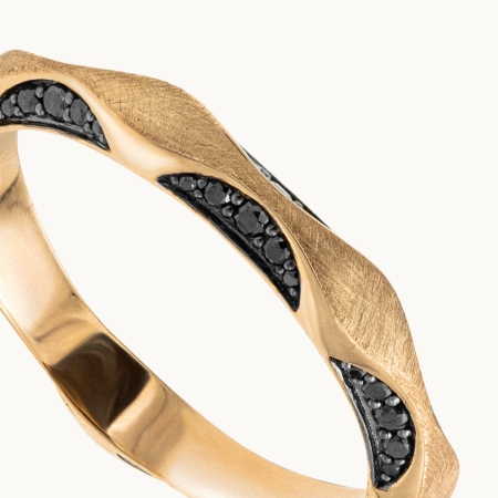 Rexha Gold Waveform Men’s Wedding Band